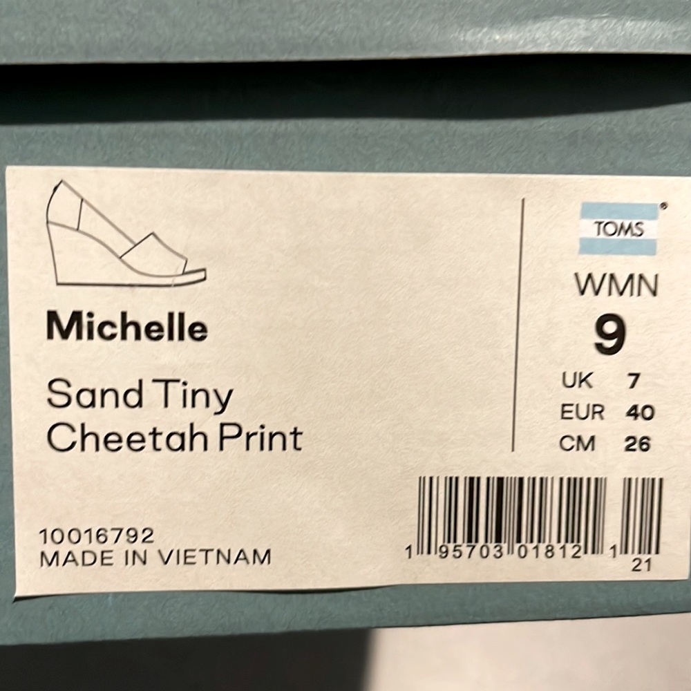 Very cute Tom’s wedge heels, size 9. Brand new, never worn.